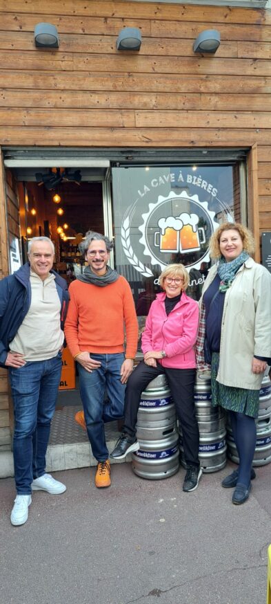 G-Devant la cave à bières