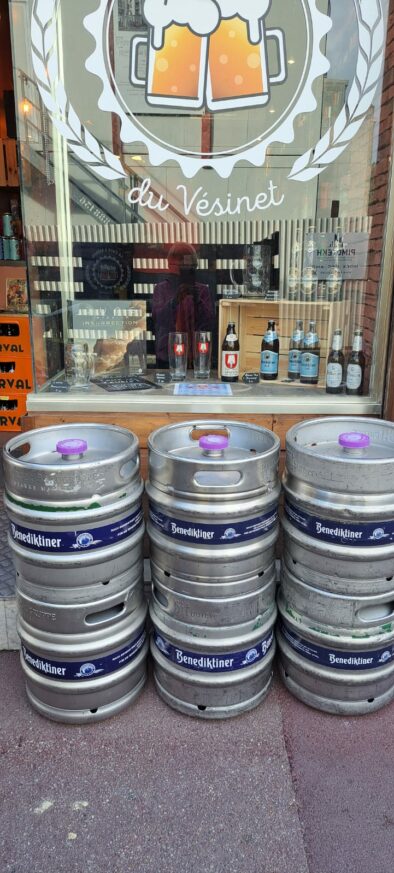 G-Les fûts de bière sont arrivés