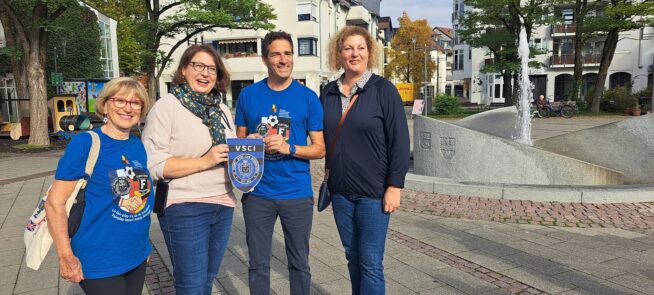 Edith, Charlotte, Renate& Mathieu devant la mairie