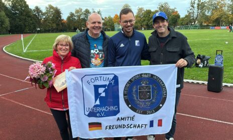 Edith et Mathieur avec les dirigeants du Club Fortuna
