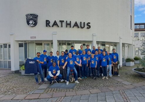 Groupe devant la mairie