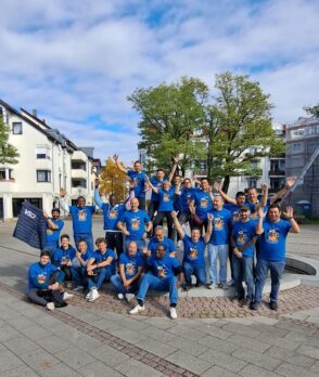 Nos joueurs devant l'hotel de ville