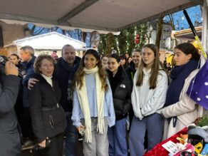 G_Arrivée des jeunes australiens sur le marché de Noël