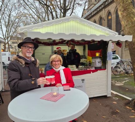 G_La dégustation de vin chaud au stand d'Unterhaching