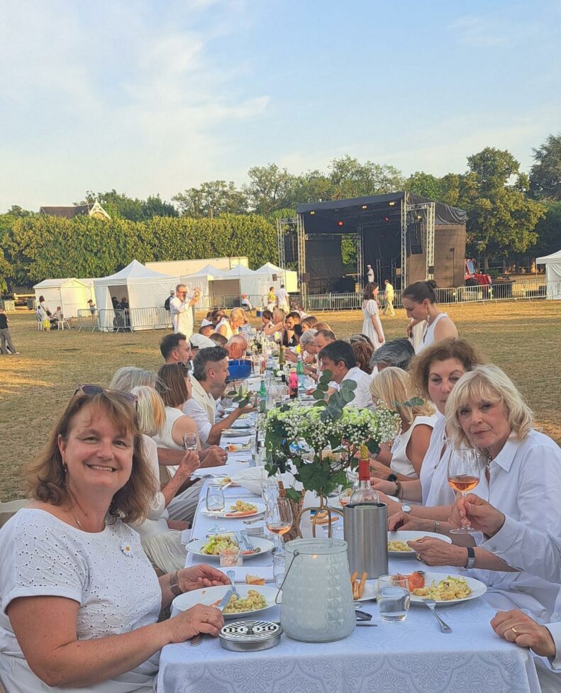 Diner en blanc_Table allemande